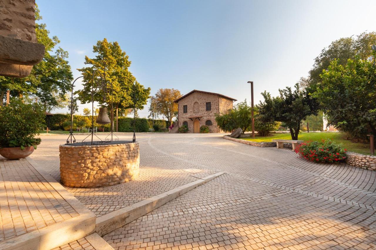 Antico Borgo Molino 7Cento Vicino Ai Giardini Di Ninfa Hotel Cori Bagian luar foto